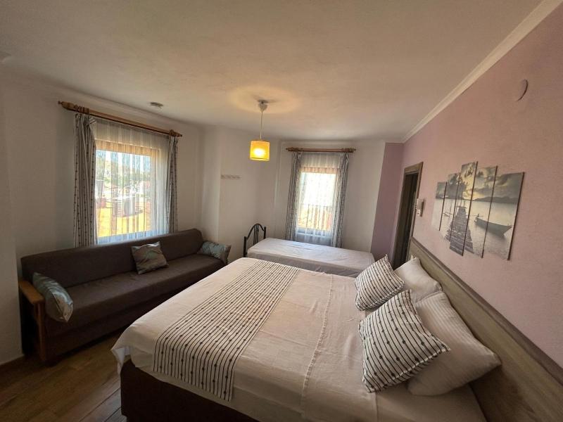 Deluxe Quadruple Room with Sea View image 4