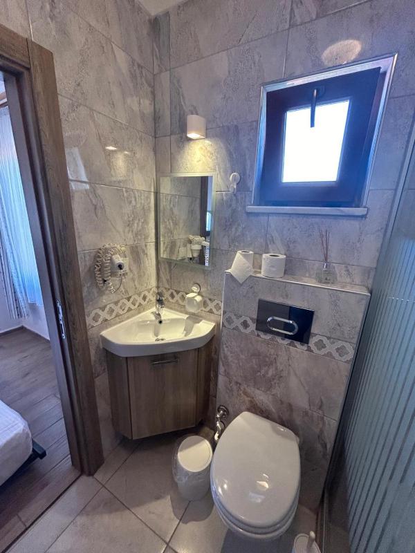 Standard Triple Room image 2