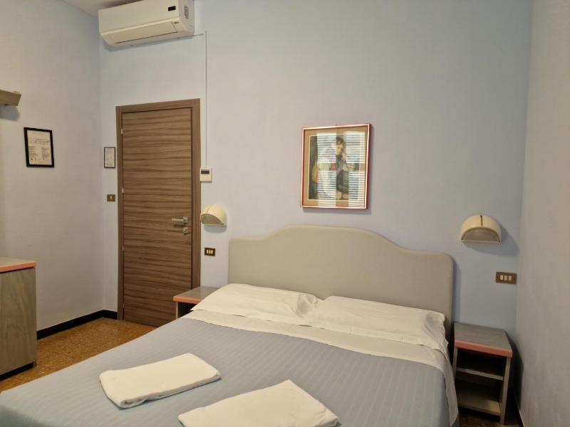 Standard Double Room image 2