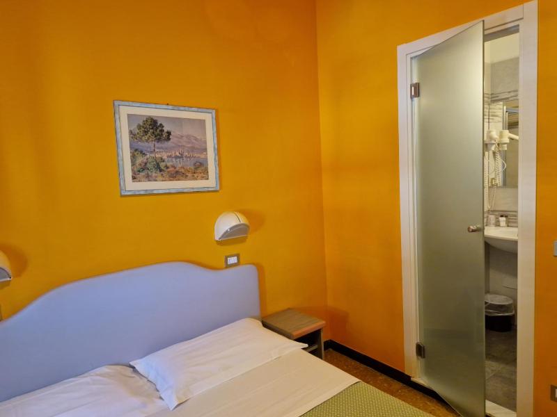 Standard Double Room image 4