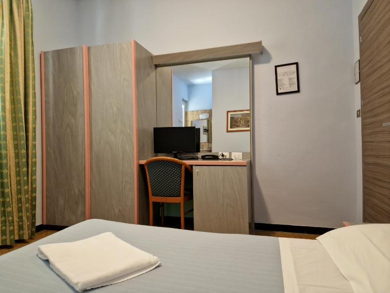 Economy Double Room image 1