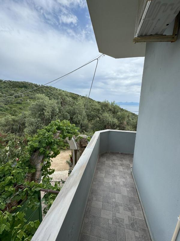 Double Room with Balcony image 2