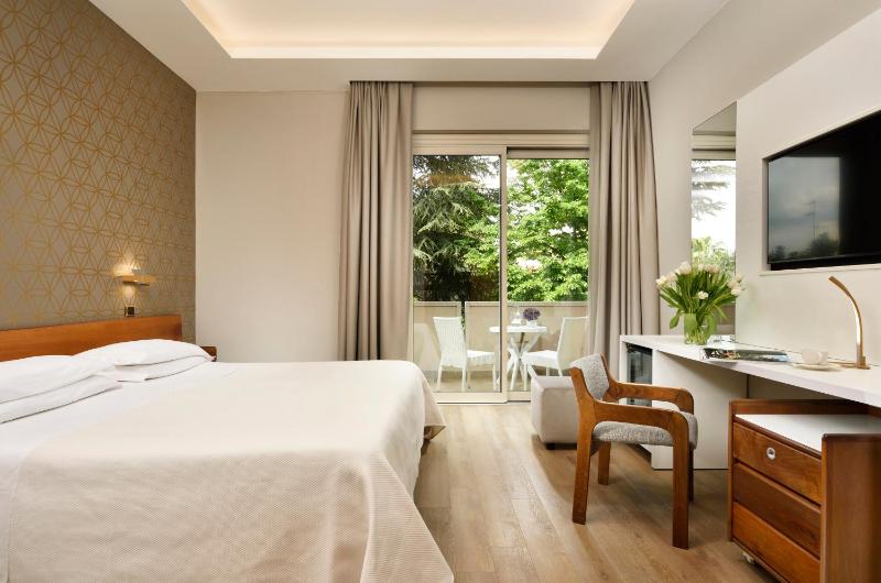 Standard Double Room with Internal View and Spa access image 4