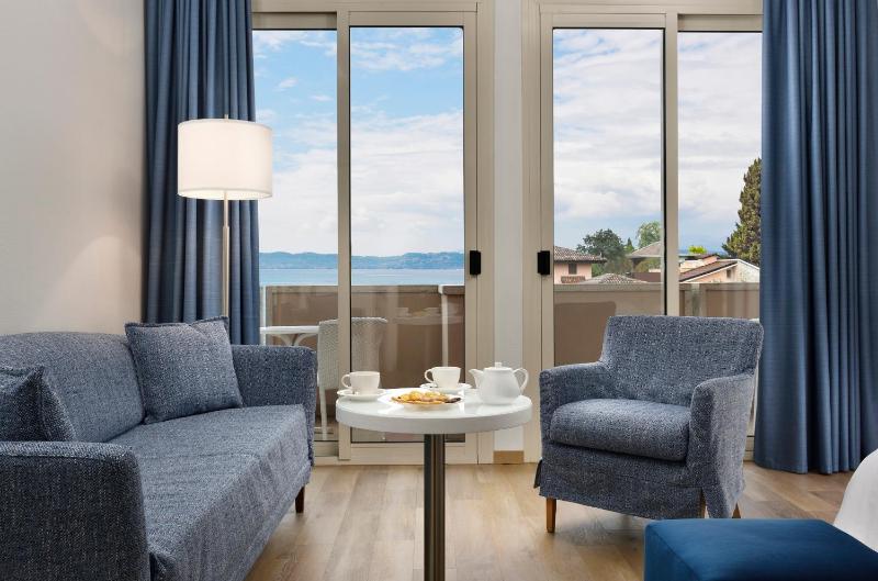 Superior Double Room with Partial Lake View and Spa access image 4