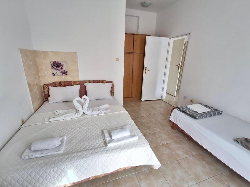 One-Bedroom Apartment image 1