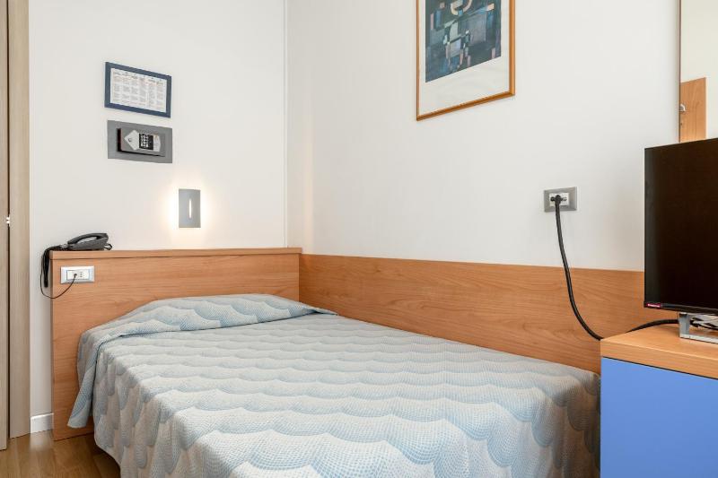 Single Room image 3