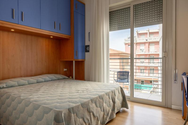 Double Room with Balcony image 3