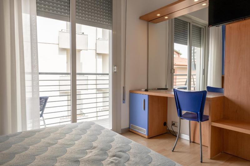 Double Room with Balcony image 2
