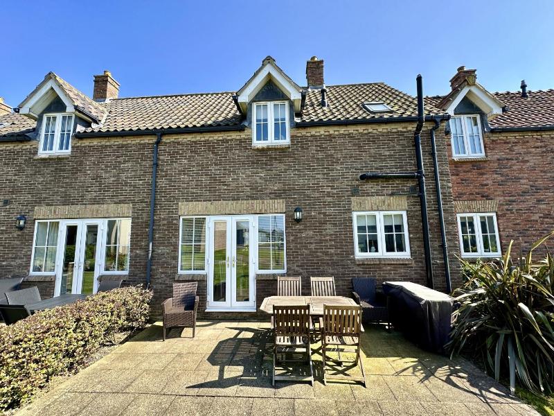 Life of Filey - Part of the The Bay Filey Holiday Village with pool gym and direct beach access pub restaurant tennis and meadows walks - image 17