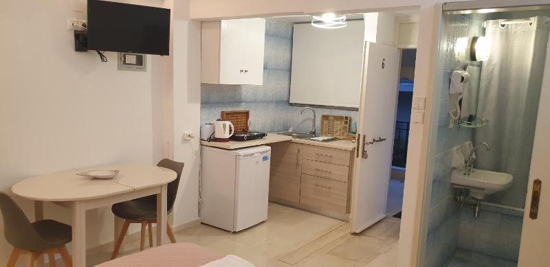 Studio Apartment image 1
