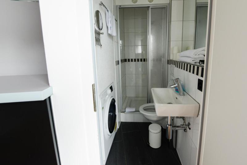 Studio Apartment image 4