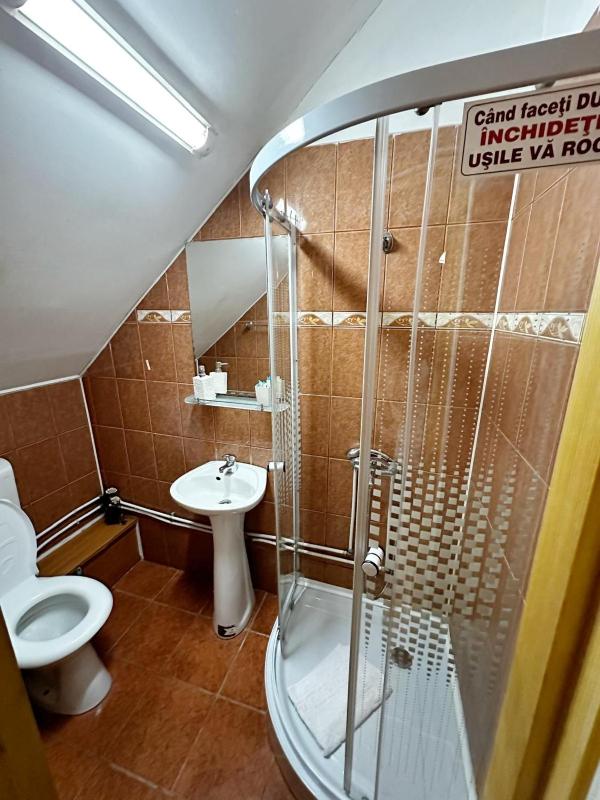 Quadruple Room with Private Bathroom image 4