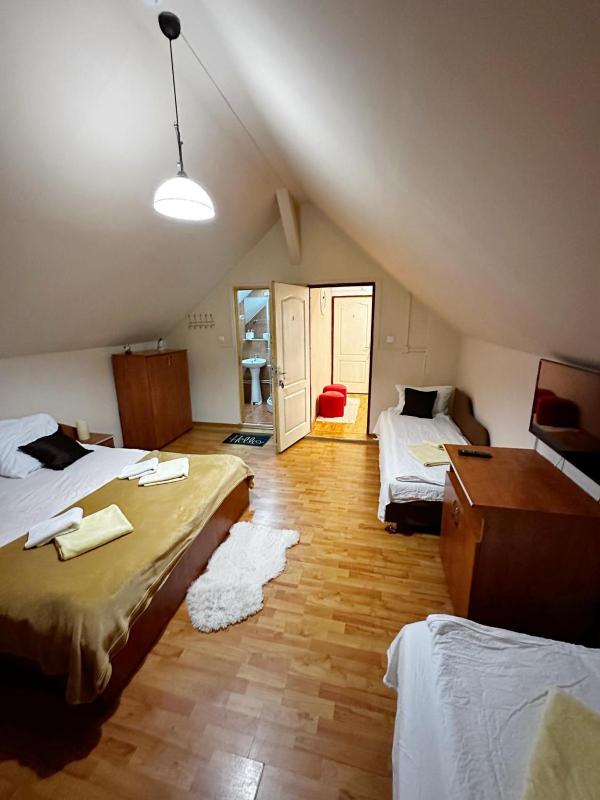 Quadruple Room with Private Bathroom image 3