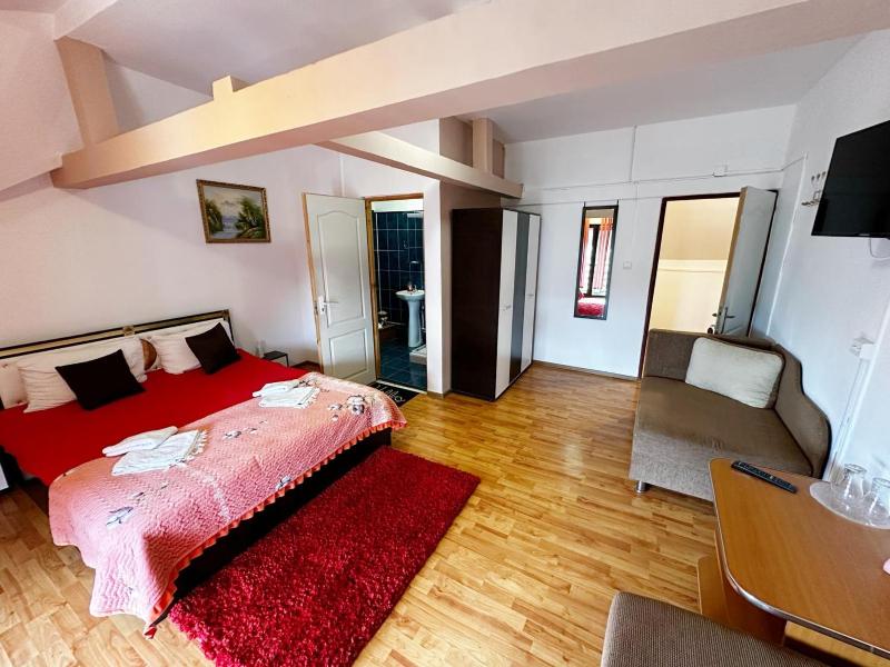 Double Room with Private Bathroom image 4