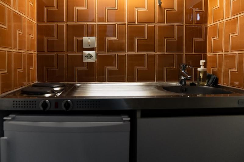 Double Room with Balcony and kitchenette - Garden View image 4