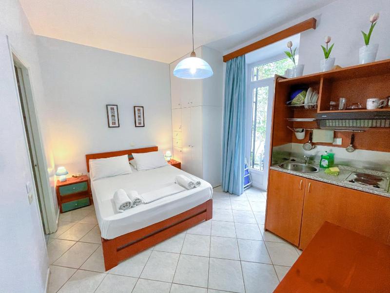 Double Room with Garden View image 1
