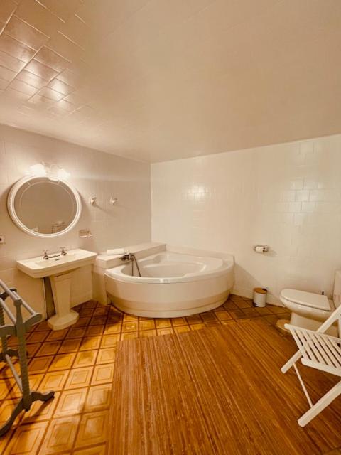 Double or Twin Room image 4