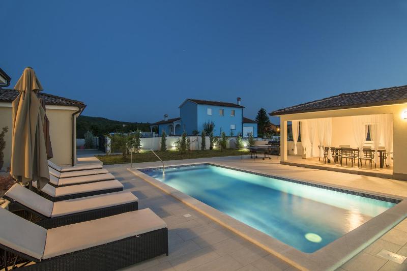 Villa Land - image 40