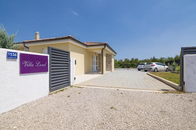 Villa Land - image 3