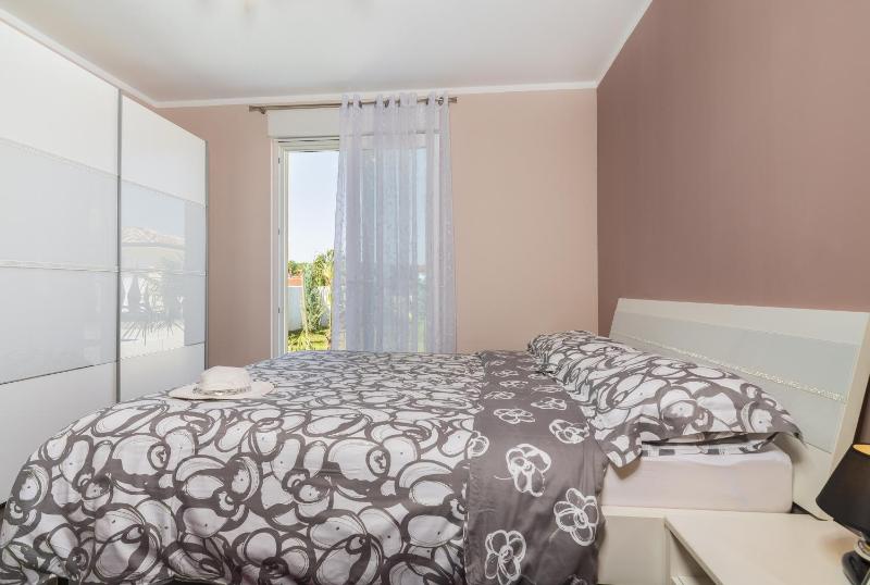 Villa Land - image 5