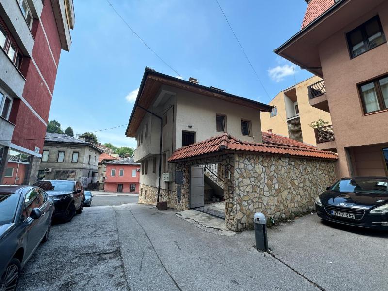 Latin Bridge Sarajevo - 3 Room Apartment 80m2 in Villa with free private parking - Old Town Sarajevo - image 11