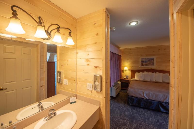 King Room image 3