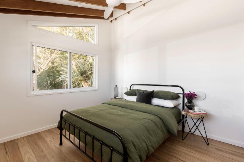 Blackbutt House - Luxe Retreat With Pool and Sauna - image 6
