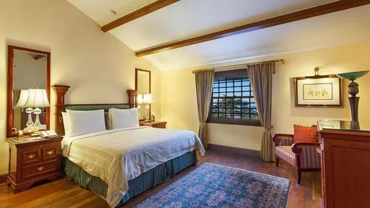 Deluxe Room image 2