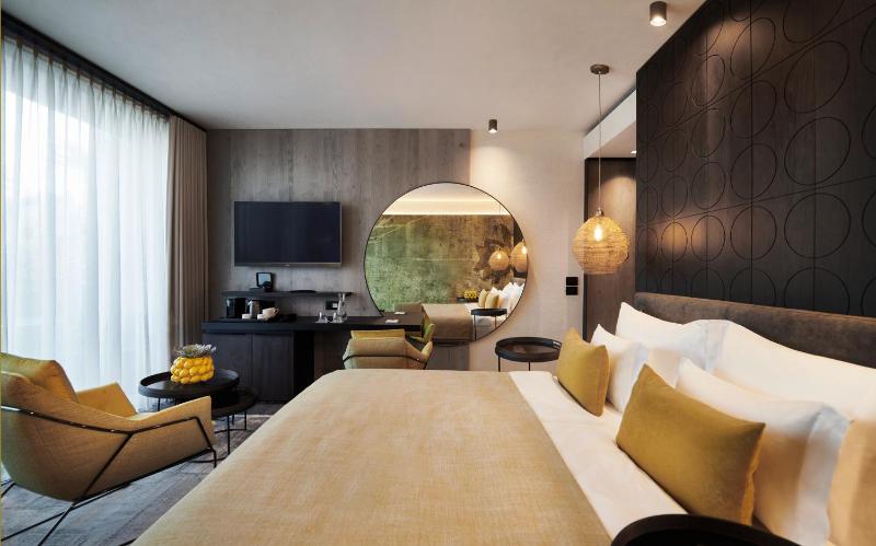 Deluxe Double Room image 3