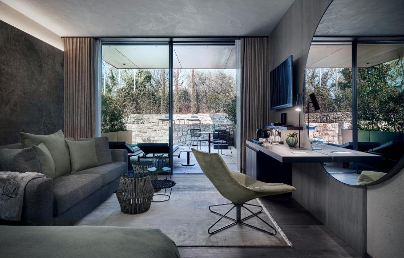 Junior Suite with Terrace image 3
