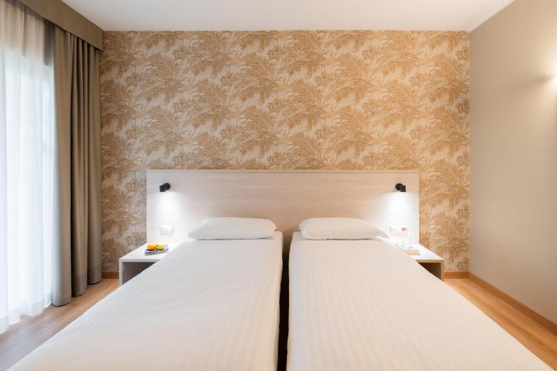 Comfort Double / Twin Room image 4