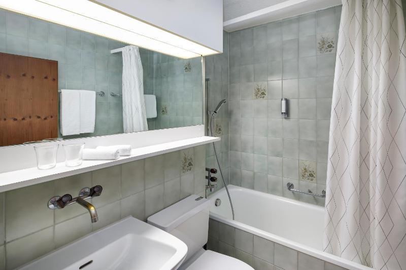 Double Room with Lake View image 2