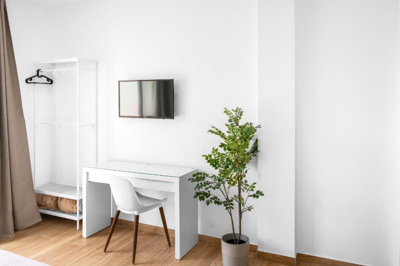 Hotel Valencia - image 12