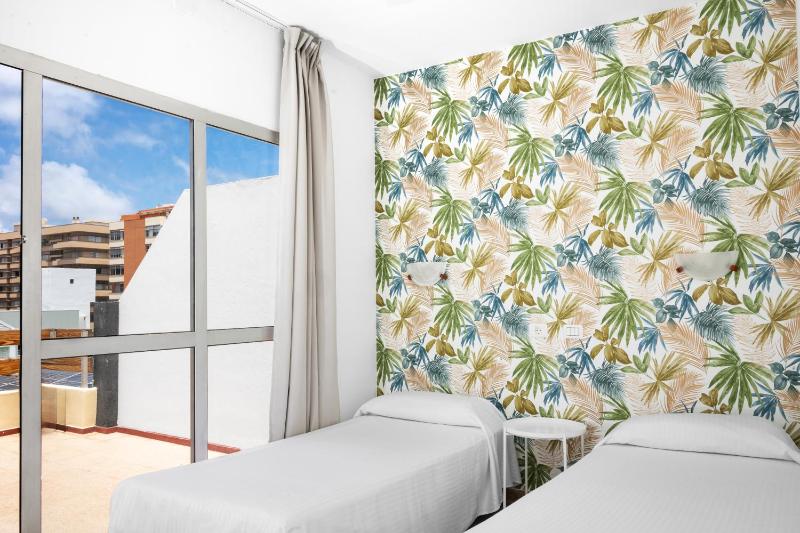 Twin Room image 4