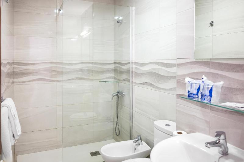 Triple Room image 2