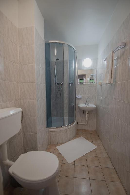 Economy Twin Room image 2