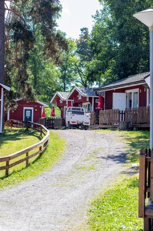 Cottage with Shared Bathroom image 1