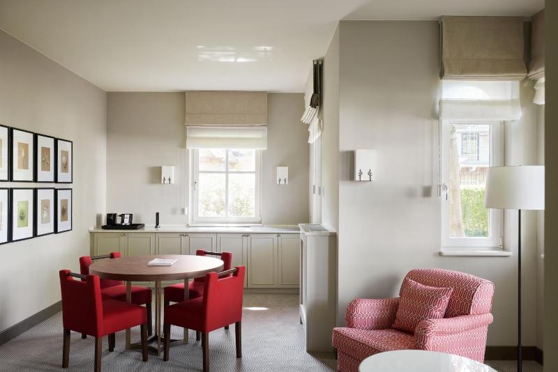 Two-Bedroom Suite image 3
