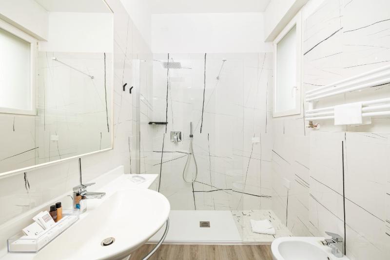 Double Room image 2