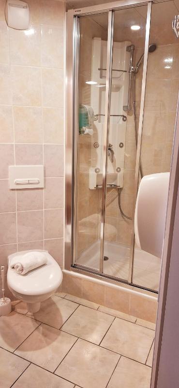 Standard Triple Room image 3