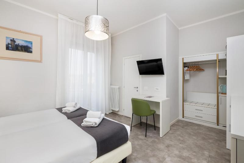 Twin Room image 2