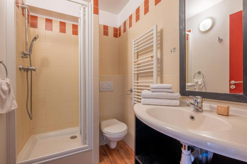 Two-Bedroom Apartment (8 People) image 3