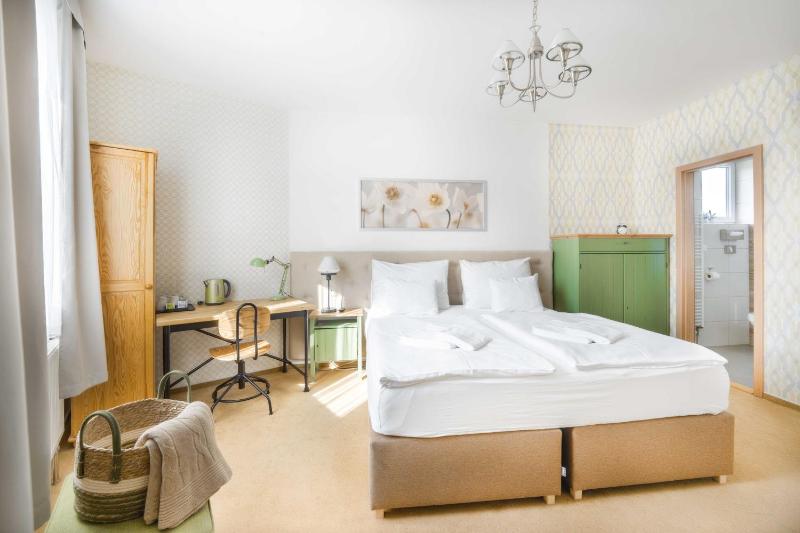 Standard Double or Twin Room image 3