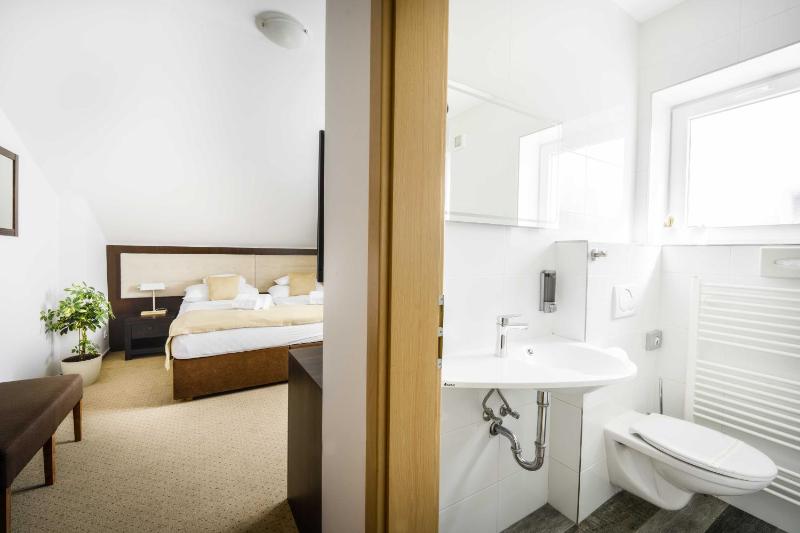 Standard Double or Twin Room image 2