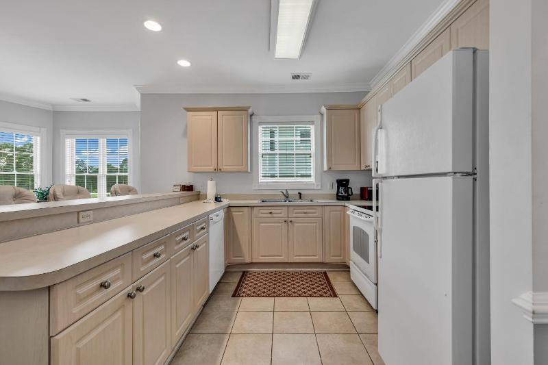 Elegant 3BR Condo at Magnolia Pointe - image 11