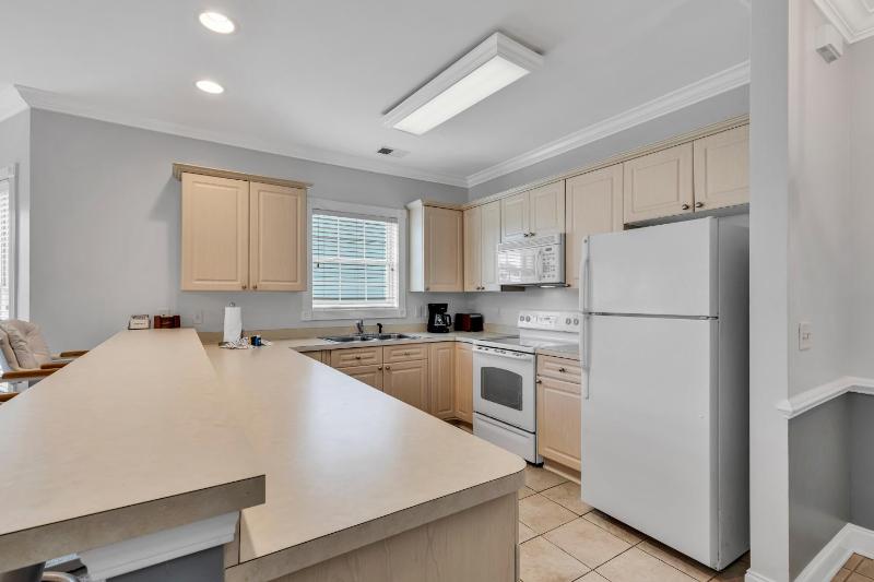 Elegant 3BR Condo at Magnolia Pointe - image 13