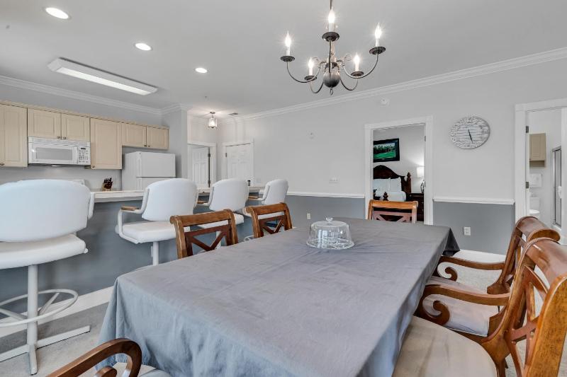 Elegant 3BR Condo at Magnolia Pointe - image 12