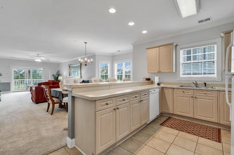 Elegant 3BR Condo at Magnolia Pointe - image 9