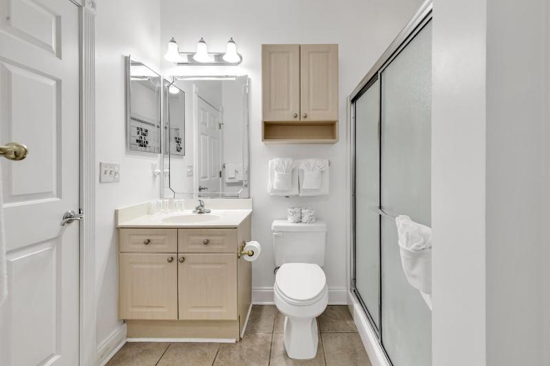Elegant 3BR Condo at Magnolia Pointe - image 10