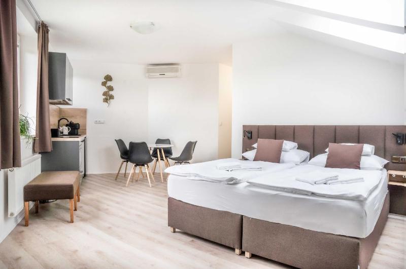 One-Bedroom Apartment image 1